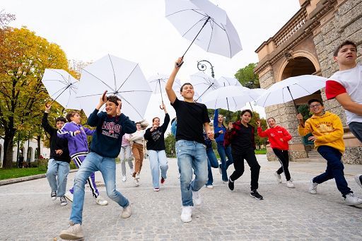 Cultura: “Pioverà Bellezza” porta in piazza a Bergamo 1.570 giovani