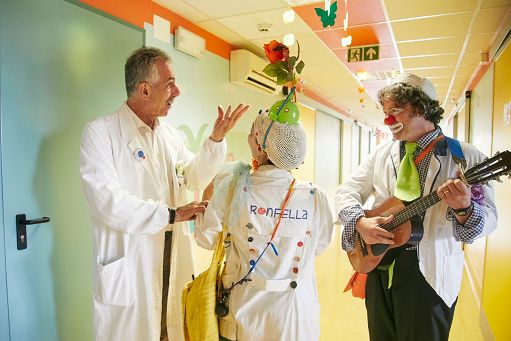 “Nasi Rossi”, la terapia del sorriso a sostegno delle cure mediche