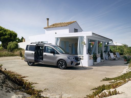 Nissan Townstar elettrico in versione Combi per mercato europeo