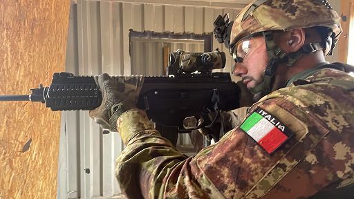 Lettonia, nella Base Nato: “Ci addestriamo per difendere confine est”