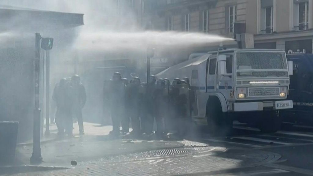 Tensioni, scontri e arresti in cortei per 1 maggio in Francia