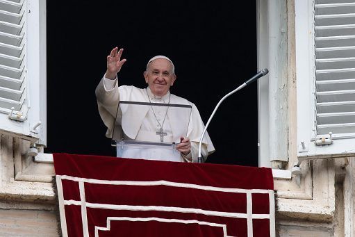 Il Papa: non lasciamoci travolgere dal presente ma ricordiamoci la meta