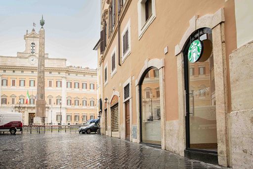 Apre in centro a Roma il primo store Starbucks nella Capitale