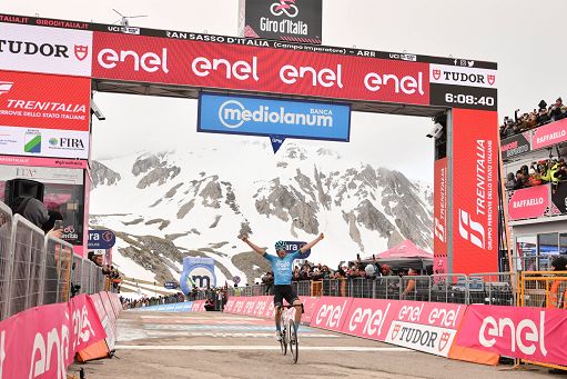 Giro d’Italia, tappa a Bais dopo 215 km di fuga