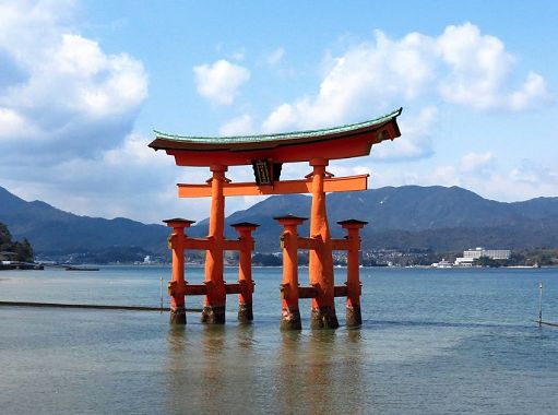 I leader G7 a Itsukushima, un santuario particolare