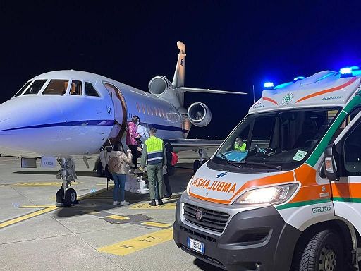 Bimbo da Lamezia a Torino con volo Aeronautica per cure urgenti