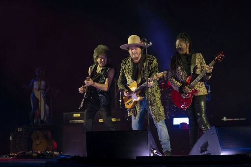 Zucchero canta anche per la sua terra senza retorica e incanta Roma