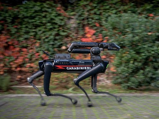 I carabinieri arruolano “Saetta”, il primo cane robot