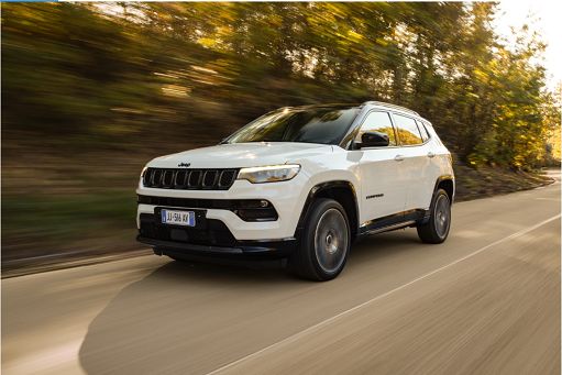 Nuova Jeep Compass, più tecnologia e motori ibridi