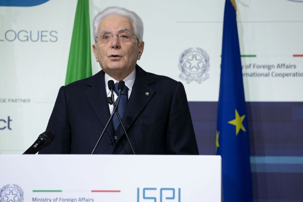 Mattarella: lo Stato non sia condizionato da potenti interessi privati