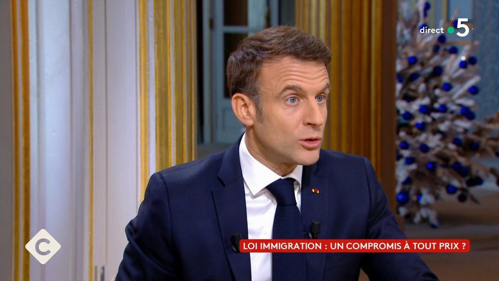 Francia, Macron difende legge migranti ma il paese è spaccato