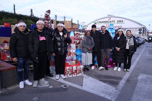 A Napoli solidarietà commercianti cinesi alla mensa di suor Clara