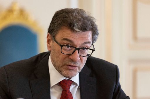 Mes, Giorgetti: finché la maggioranza mi sosterrà non vedo perché lasciare