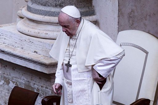 Papa Francesco: vecchiaia e malattia spesso vissute nell’abbandono