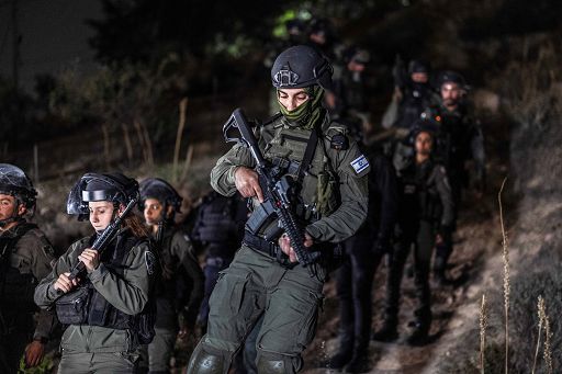 Hamas: due degli ostaggi in video sono morti nei raid israeliani. Gallant: solo pressione militare li libererà