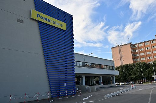 Poste, Giorgetti: nessuna svendita, con la cessione di una quota sarà garantito il controllo pubblico