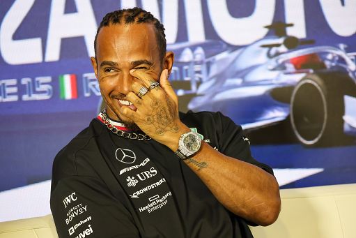 Hamilton verso la Ferrari, sette mondiali e la profezia Leclerc