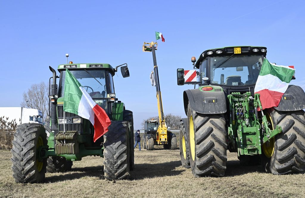 Protesta agricoltori punta su Roma, presidio in zona Nomentana