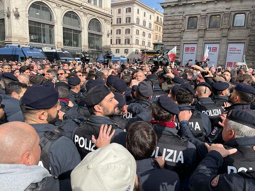 Autonomia, De Luca guida protesta Sud e attacca Meloni. Tensione a Chigi