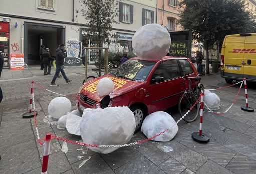 Clima, a Milano una installazione di denuncia nella Fashion week