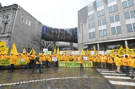 Agricoltori in piazza a Bruxelles, Coldiretti: stop burocrazia