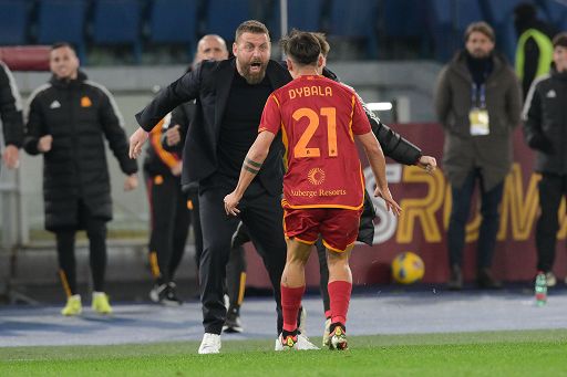 Calcio, De Rossi: “Facile gestire Dybala, Lukaku è perfetto”