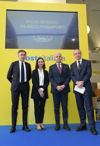 Poste, per piccoli comuni passaporto direttamente agli sportelli