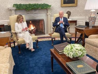 Meloni da Biden lancia alleanza sui migranti, ma evita punto stampa