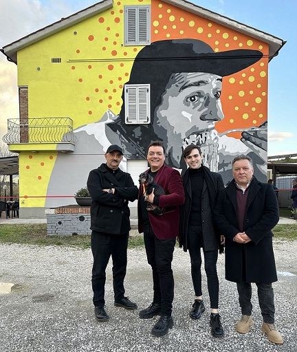 Cinema, inaugurato a Narni un murale dedicato ad Alberto Sordi