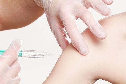 Hpv, condilomi in calo in Italia grazie a vaccino: dimezzati nei 15-24enni