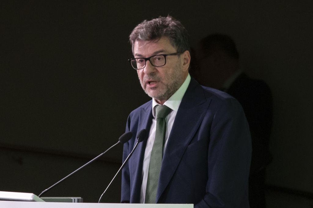 Giorgetti: illegalità grave ostacolo per la crescita del Paese