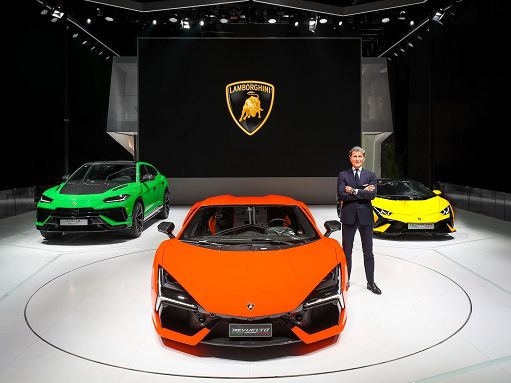 Lamborghini, Winkelmann: fiducioso su 2024, ad aprile Urus plug-in