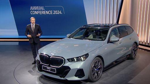 Bmw: in 2024 la i5 Touring, versione M ibrida per berlina a station