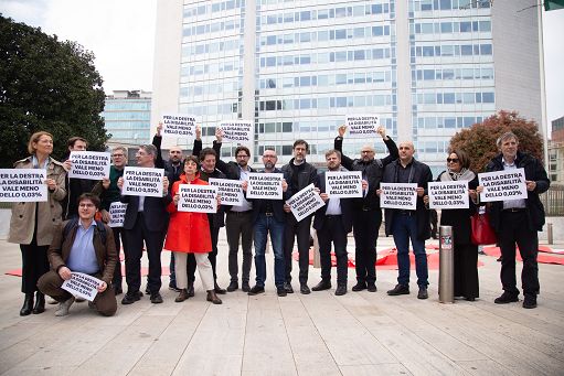 Lombardia, flash mob Pd contro tagli a fondi assistenza disabili