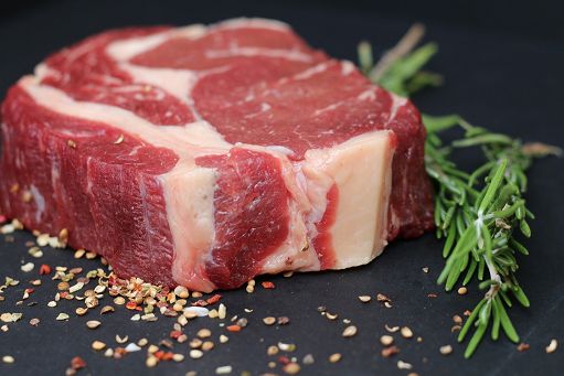 Carne coltivata, indagine Swg: chef e consumatori favorevoli