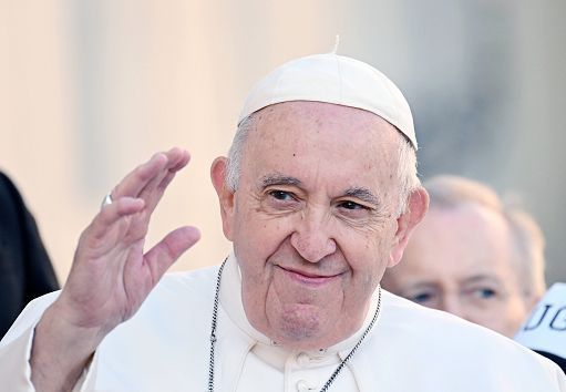 Il Papa: la retorica bellicista è purtroppo tornata di moda