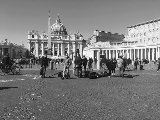 Il Vaticano: aborto e maternità surrogata ledono la dignità umana