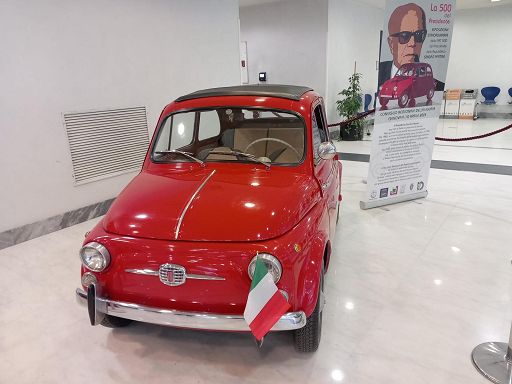 Storica Fiat 500 di Pertini in mostra in atrio Regione Liguria