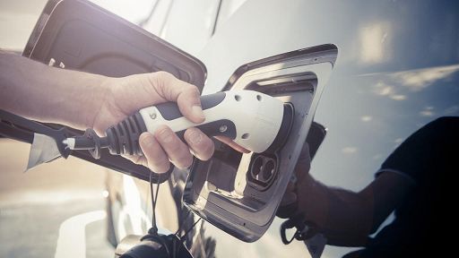 Auto: nelle flotte più ibride e meno plug-in, elettriche stabili