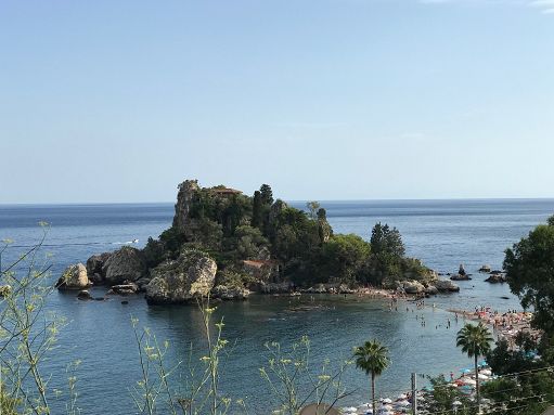 Sicilia, riaperta al pubblico l’Isola Bella di Taormina