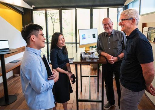 Apple, Tim Cook in Vietnam: rafforzeremo forniture dal paese