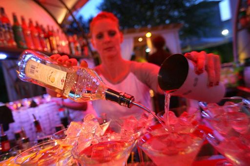 Alcol, 8 mln consumatori a rischio e 3,7 mln binge-drinker nel 2022