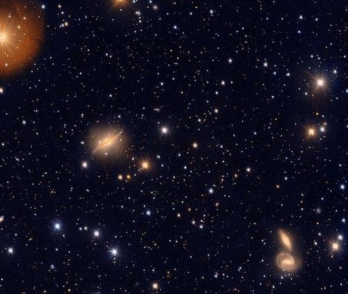 Un tripudio di galassie in tre nuove immagini del telescopio VST