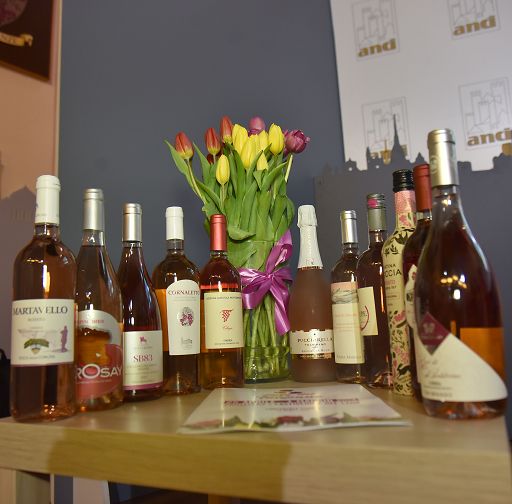 Vino, dal 25 aprile al 1 maggio c’è “Trasimeno Rosé Festival”