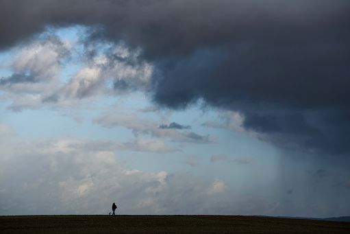 Crollo di 25 gradi, l’Italia ripiomba in inverno (e Milano riaccende i riscaldamenti)