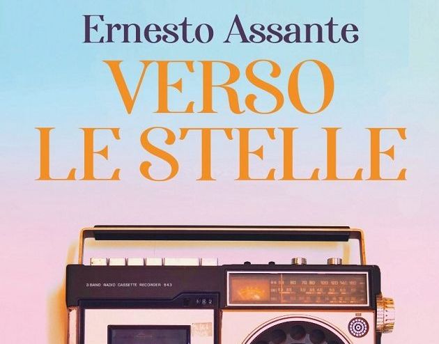 Libri, “Verso le stelle. 150 canzoni per sentirsi vivi” di Ernesto Assante