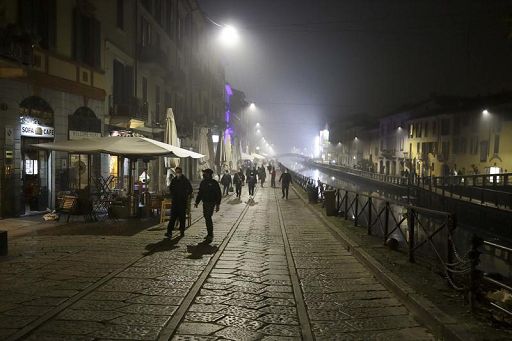 Milano, ordinanza vieta asporto bevande in vetro o lattine di notte