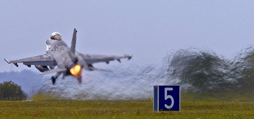 La Danimarca: Kiev potrà usare gli F-16 contro obiettivi in Russia