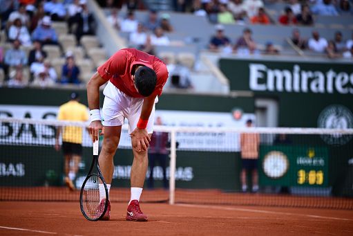 Per Djokovic lesione al menisco, Wimbledon a rischio