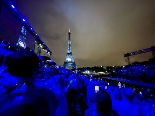 Parigi 2024, cerimonia d’apertura intensa e bagnata dalla pioggia